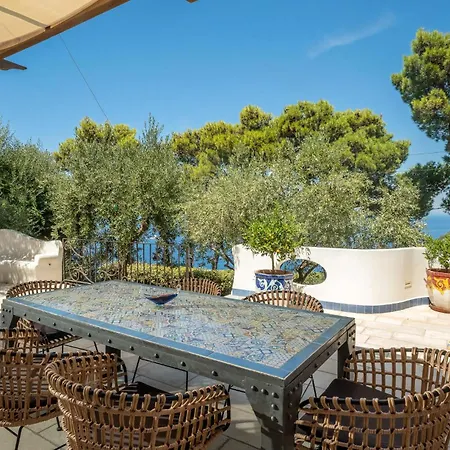 Lovely In Анакапри