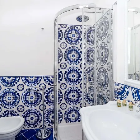 Semesterbostad Lovely In *